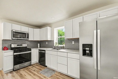 Welcome home to this beautifully remodeled 3-bedroom, 2-bath gem - photo 8