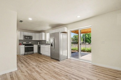 Welcome home to this beautifully remodeled 3-bedroom, 2-bath gem - photo 10