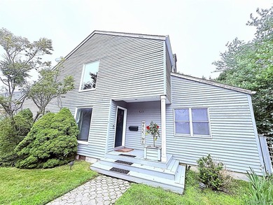 Experience timeless elegance in this impressive 5 bedroom, 2.5 - photo 4