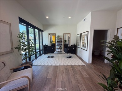 Live/Work Unit! Rare ground-floor dedicated workspace with a - photo 5