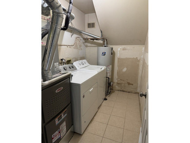 Well-maintained 4-bedroom, 2.1-bath home on a generously sized - photo 17