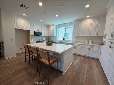 Live/Work Unit! Rare ground-floor dedicated workspace with a - photo 9