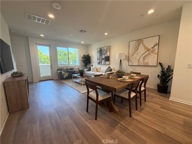 Live/Work Unit! Rare ground-floor dedicated workspace with a - photo 10