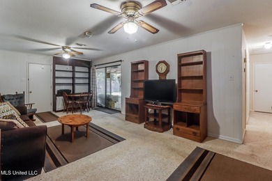 Back on market, BELOW APPRAISED VALUE. This spacious 3-bedroom - photo 8