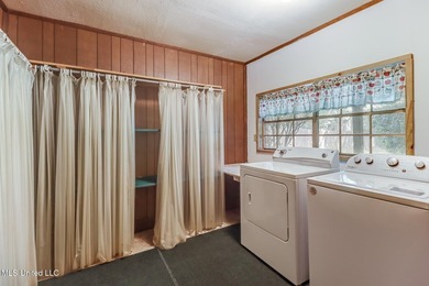 Back on market, BELOW APPRAISED VALUE. This spacious 3-bedroom - photo 10