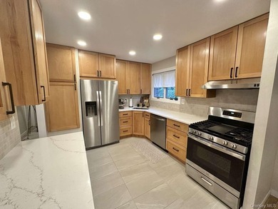 Enjoy the balance of comfort and convenience in this 4-bedroom - photo 4