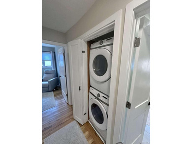 Enjoy the balance of comfort and convenience in this 4-bedroom - photo 9
