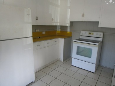 Classic style home built in the 1950's that is in immaculate - photo 3