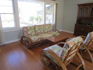 Classic style home built in the 1950's that is in immaculate - photo 4