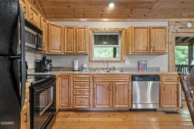 WOW FACTOR! TURNKEY INVESTMENT OPPORTUNITY! Conveniently located - photo 12