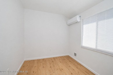 Welcome to this beautifully maintained 3-bedroom semi-attached - photo 13
