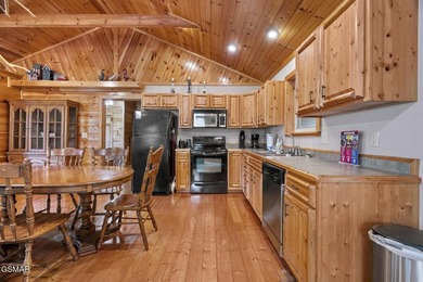 WOW FACTOR! TURNKEY INVESTMENT OPPORTUNITY! Conveniently located - photo 14