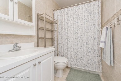 Welcome to this beautifully maintained 3-bedroom semi-attached - photo 14