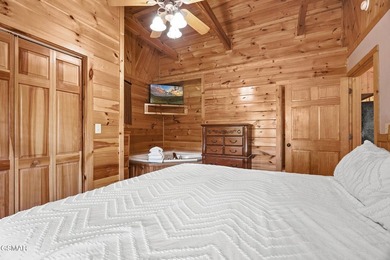 WOW FACTOR! TURNKEY INVESTMENT OPPORTUNITY! Conveniently located - photo 16