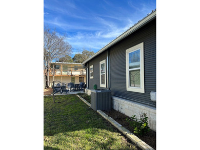 Single story 1920's cottage renovated to be a 3/2 with full - photo 6
