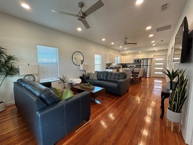 Single story 1920's cottage renovated to be a 3/2 with full - photo 10