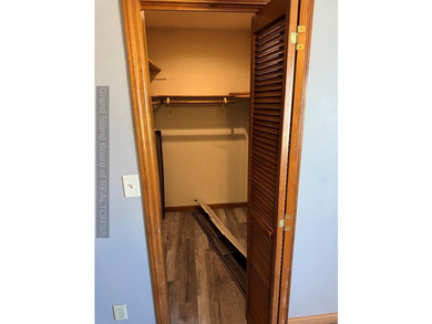 Available for showings immediately! Spacious 6-bedroom, 5.5-bath - photo 32