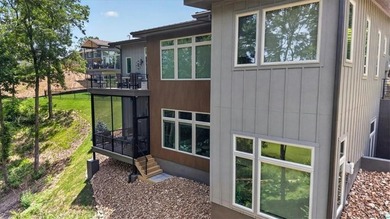 Architecture meets golf course luxury. Perched along the 14th - photo 7
