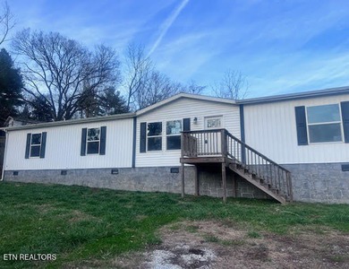 Melton Hill Lake Home For Sale in Clinton Tennessee