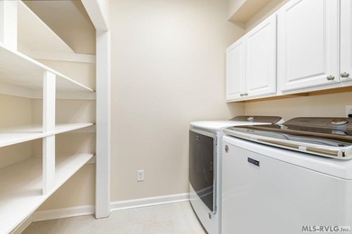 Immaculate! Move-in ready, this one-level townhome offers - photo 12