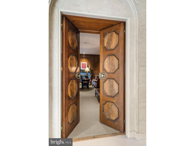 Welcome to iconic Ravenscliff, one of the most significant - photo 22