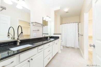 Immaculate! Move-in ready, this one-level townhome offers - photo 24