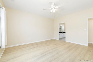 Immaculate! Move-in ready, this one-level townhome offers - photo 25