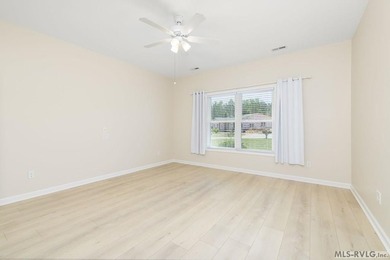 Immaculate! Move-in ready, this one-level townhome offers - photo 26