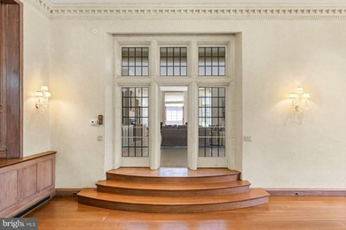 Welcome to iconic Ravenscliff, one of the most significant - photo 32