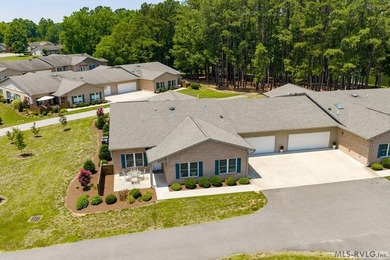 Immaculate! Move-in ready, this one-level townhome offers - photo 33