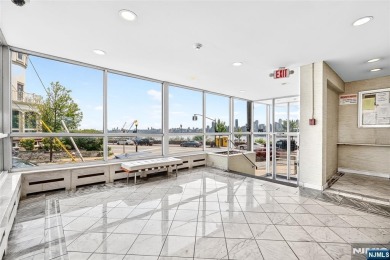 899 Boulevard East 4O