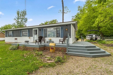 Experience the charm of lake living in this charming 3-bed - photo 2