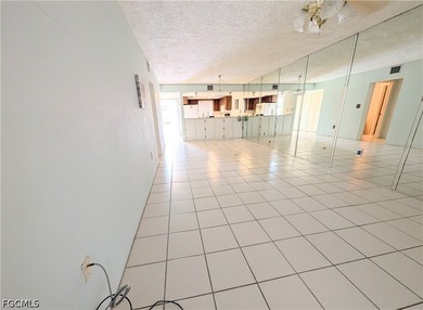 Enjoy effortless living in this bright 1-bedroom, 1-bathroom - photo 4
