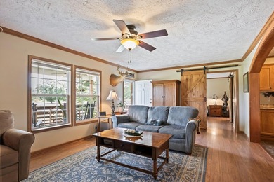 Welcome to a beautifully maintained, turn-key equestrian - photo 7