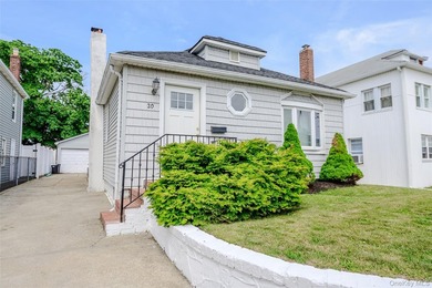 Move right into this beautifully renovated (2017) 3-bedroom - photo 22