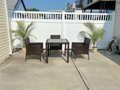 2-dwelling semi-detached with private driveway & 400 Sq ft - photo 3
