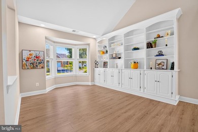 Welcome home to this newly refreshed, bright, cheerful end unit - photo 4