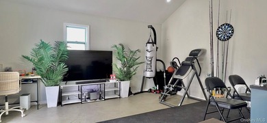 2-dwelling semi-detached with private driveway & 400 Sq ft - photo 5