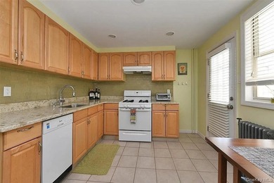 2-dwelling semi-detached with private driveway & 400 Sq ft - photo 8