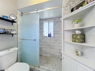 Beautifully updated and well-maintained 3-bedroom, 2-bath home - photo 8