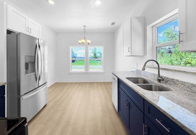 Brand new construction home just a few minutes walk to the beach - photo 8