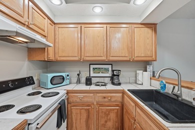 Welcome to this beautiful FULLY FURNISHED Lakewood Hills condo - photo 10