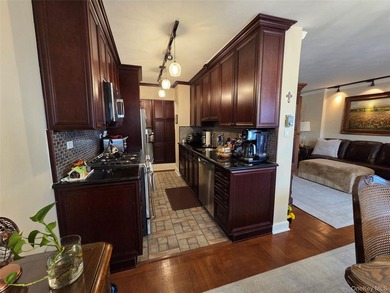 Luxury High Rise Building . Largest Deluxe One Bedroom With A - photo 1