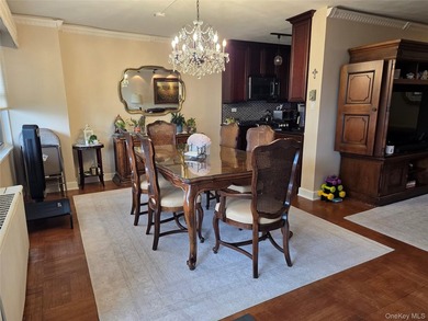 Luxury High Rise Building . Largest Deluxe One Bedroom With A - photo 7