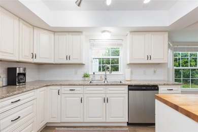 Under contract-accepting backup offers. Location! Location! This - photo 4