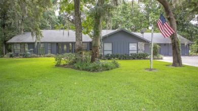 Lake Jeffords Home For Sale in Hawthorne Florida