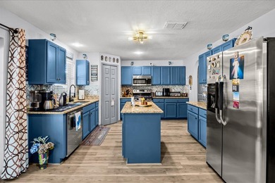 Completely renovated and move-in ready! This stunning 4BR/3BA - photo 14