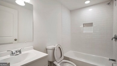 Fully Renovated 4BR/2BA Mobile Home - Move-In Ready with - photo 16