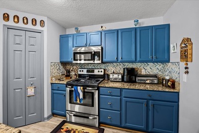 Completely renovated and move-in ready! This stunning 4BR/3BA - photo 18