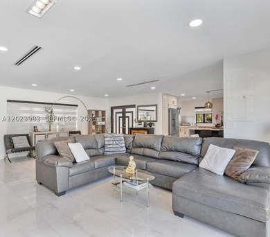 This is a SHORT SALE! Gorgeous Hollywood Lakes Home 4/3.5 w pool - photo 4